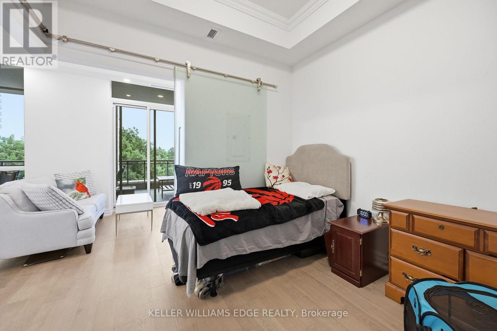 #202 2060 LAKESHORE ROAD - 37