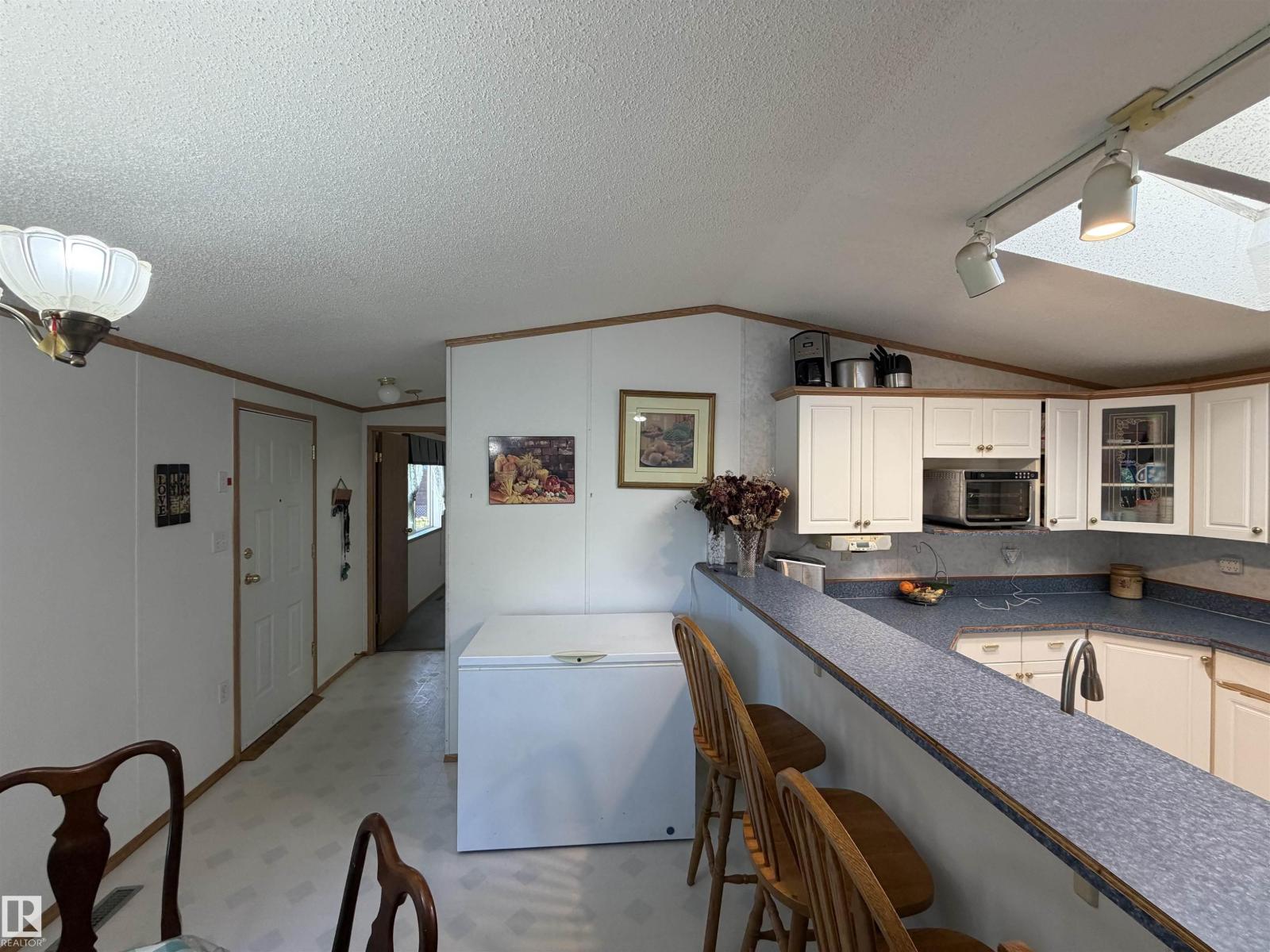 6118 Hwy 16 - 25