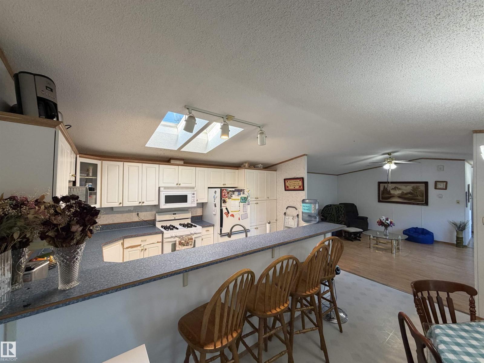 6118 Hwy 16 - 26