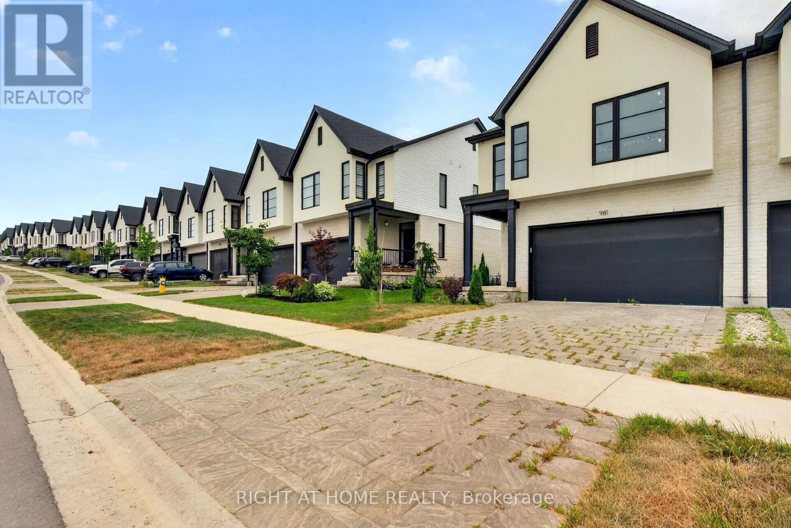 981 UPPERPOINT AVENUE - 2