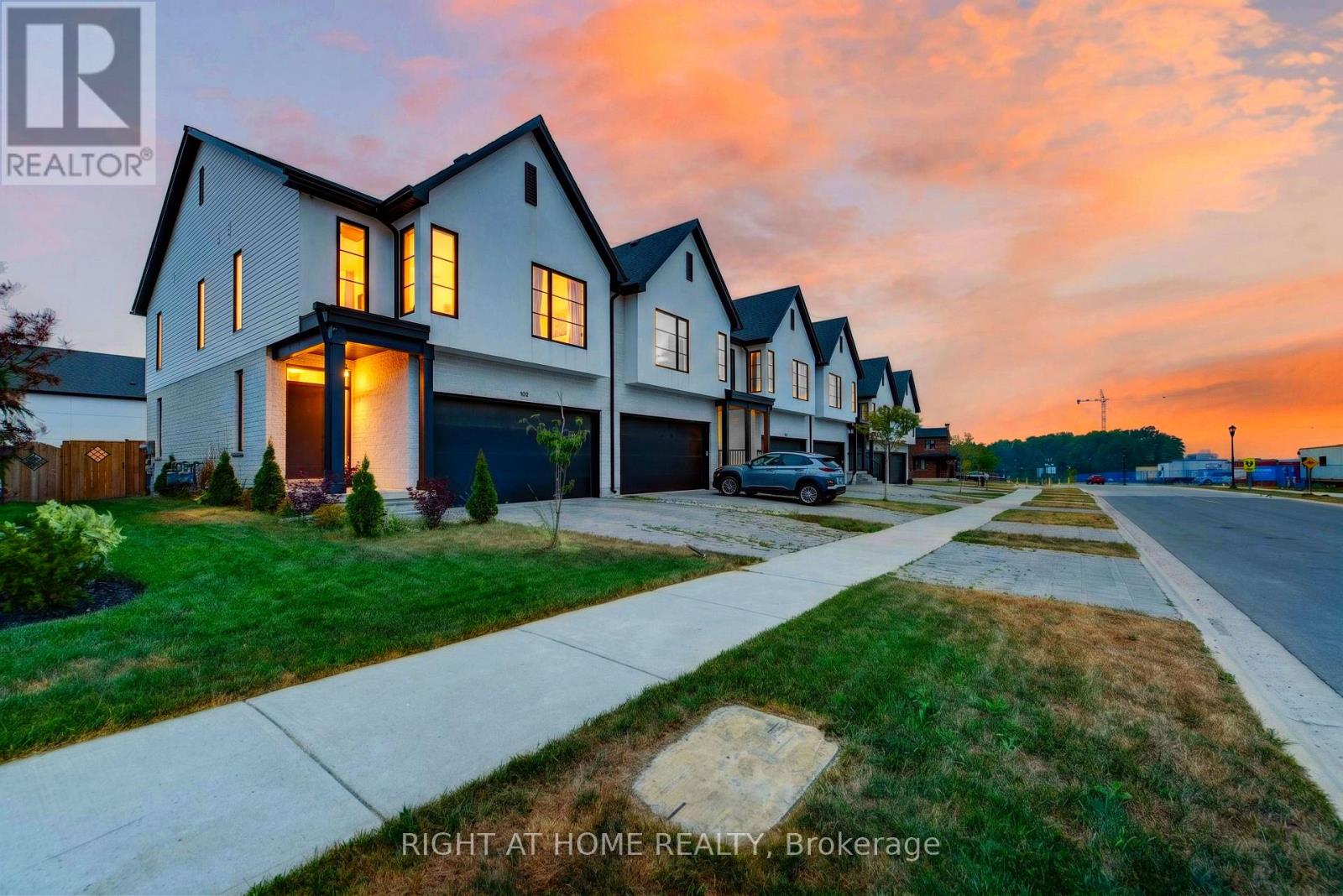981 UPPERPOINT AVENUE - 3