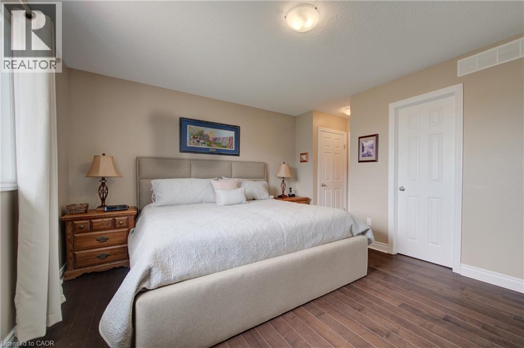 16 ENGLISH Crescent - 17