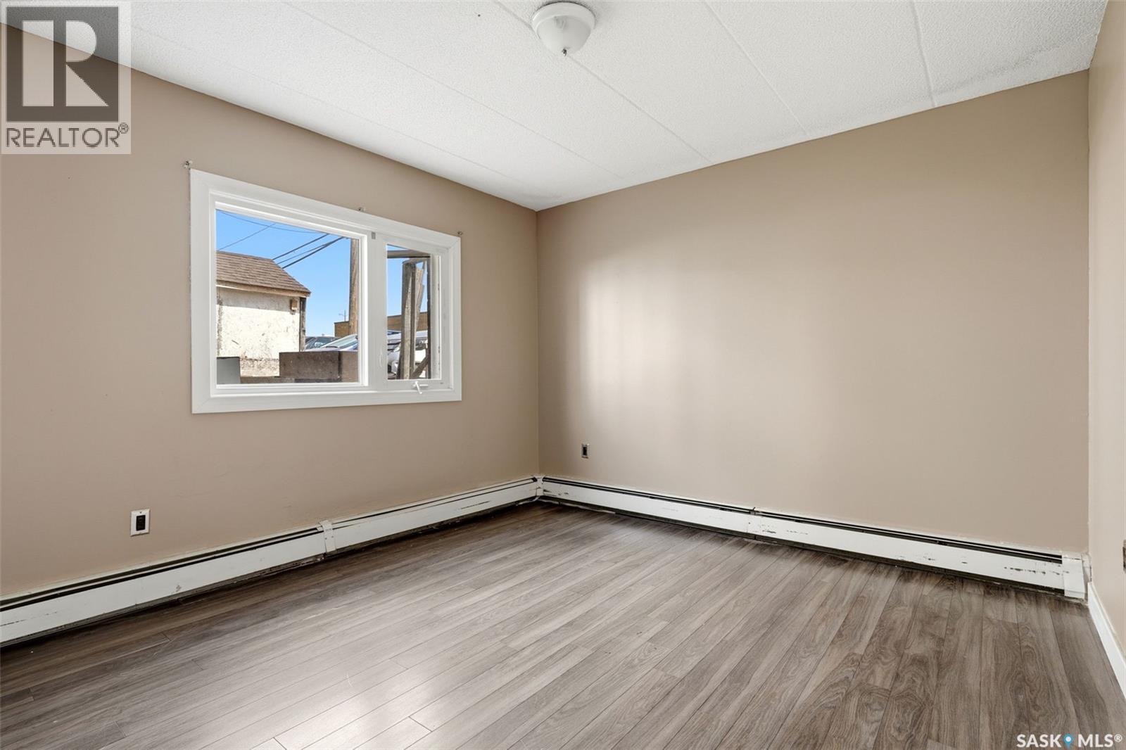 #6 405 Lorne STREET N - Image 11
