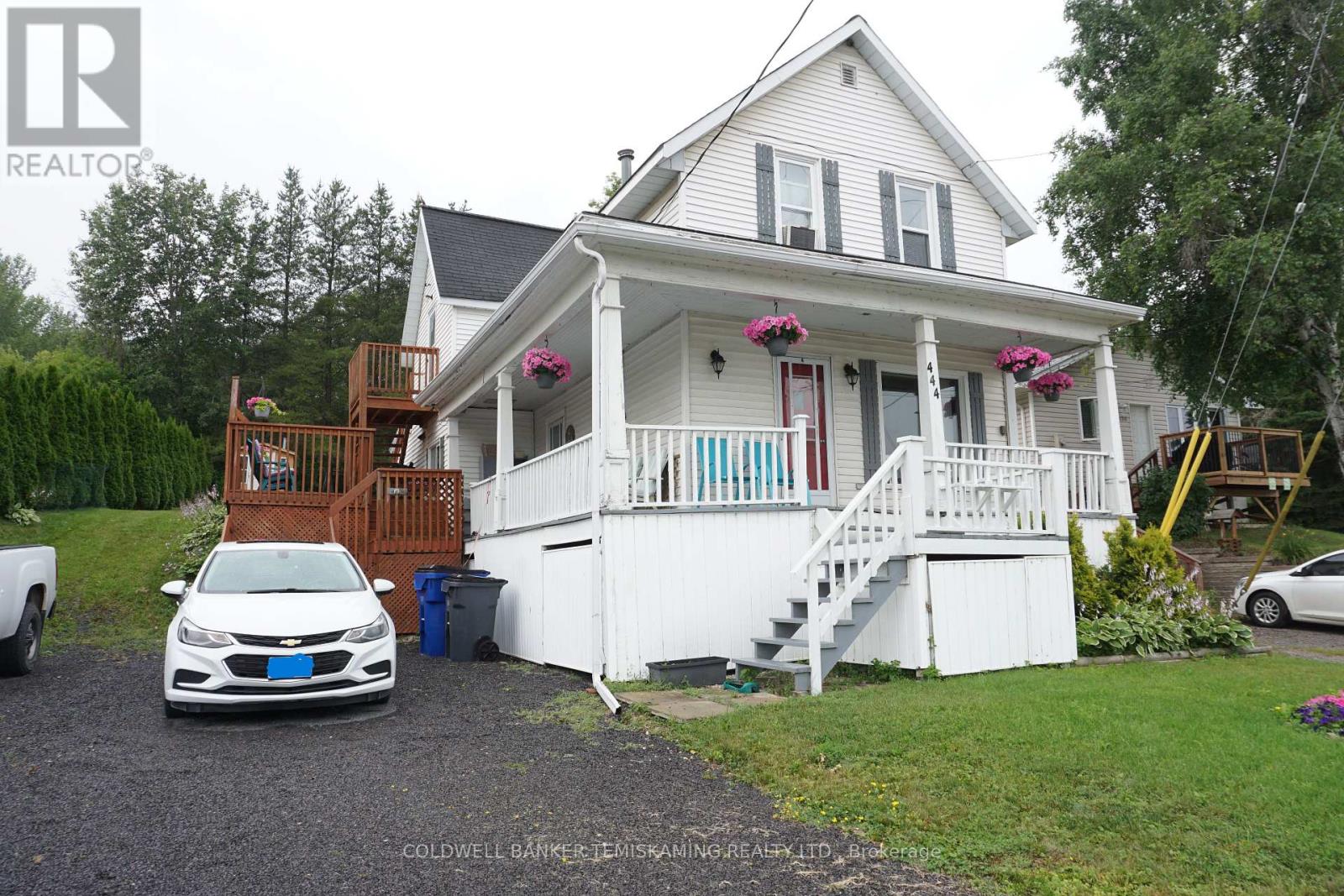 444 LAKESHORE ROAD N - 1