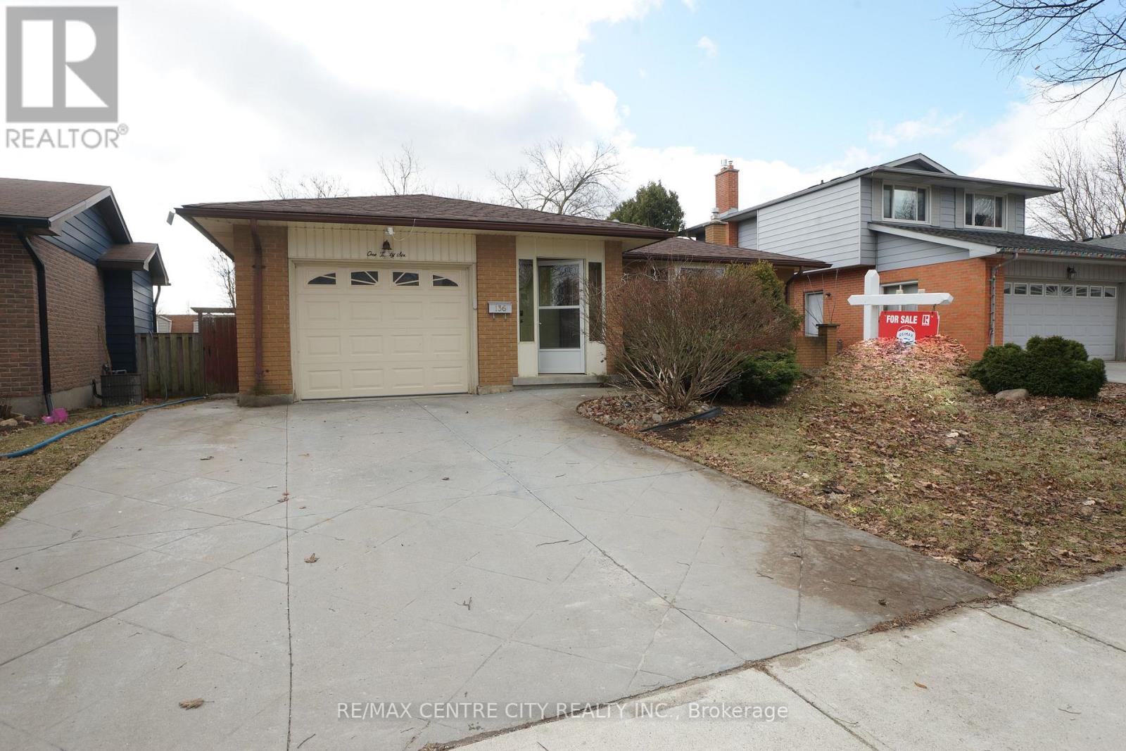 136 CONCORD CRESCENT - 1