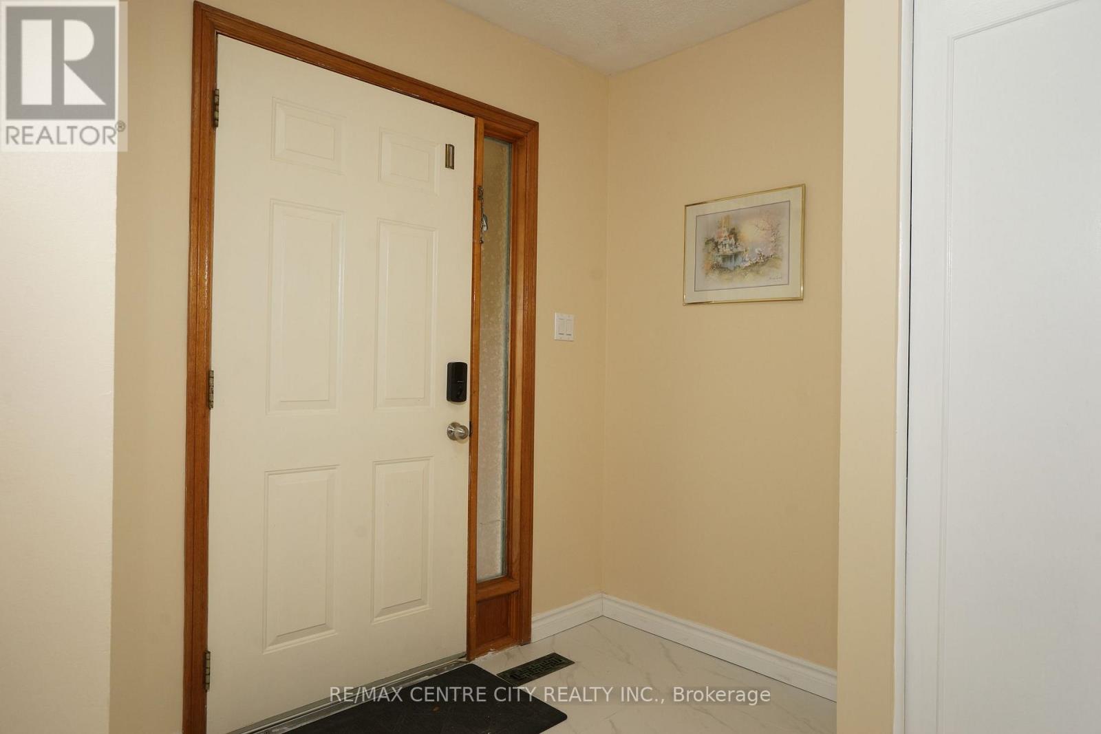 136 CONCORD CRESCENT - 2