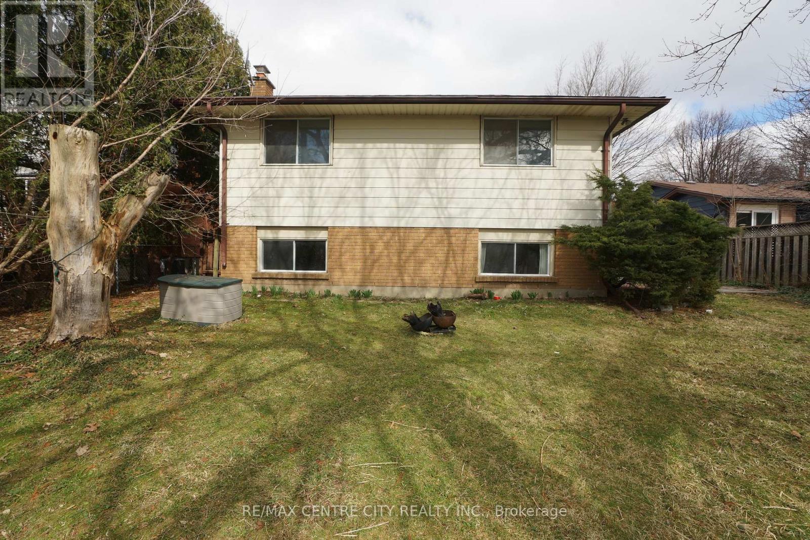 136 CONCORD CRESCENT - 28