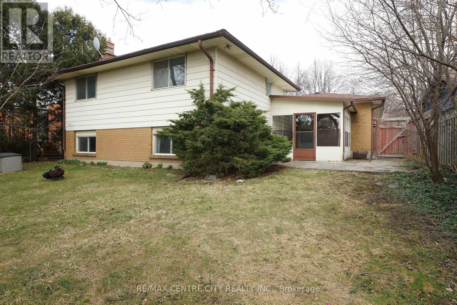 136 CONCORD CRESCENT - 29