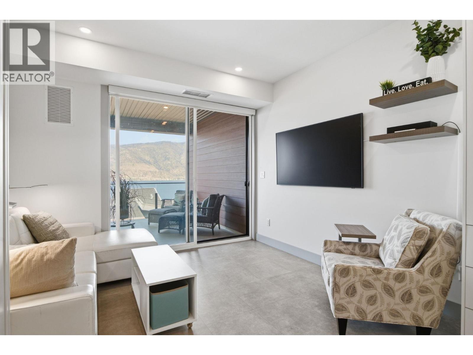 210 3475 Granite Close, Kelowna
