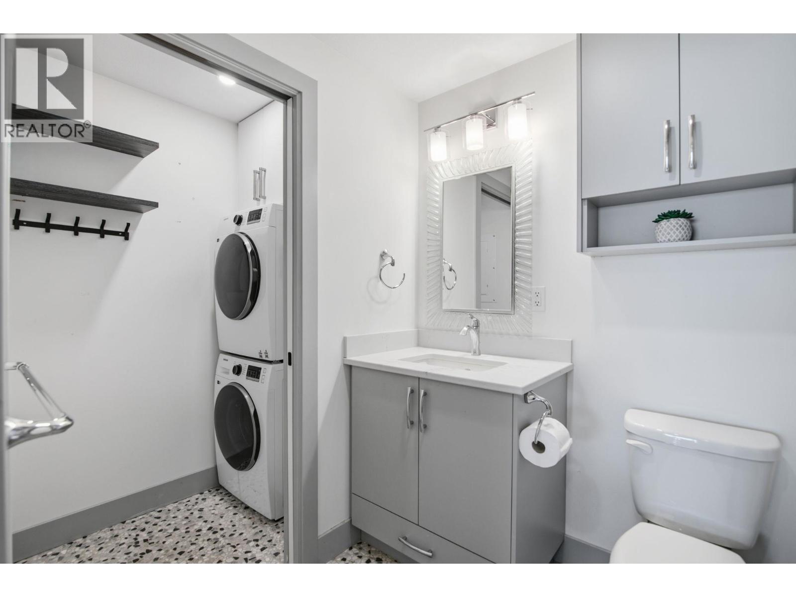 210 3475 Granite Close, Kelowna