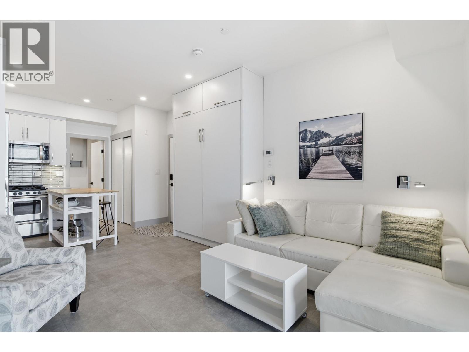 210 3475 Granite Close, Kelowna