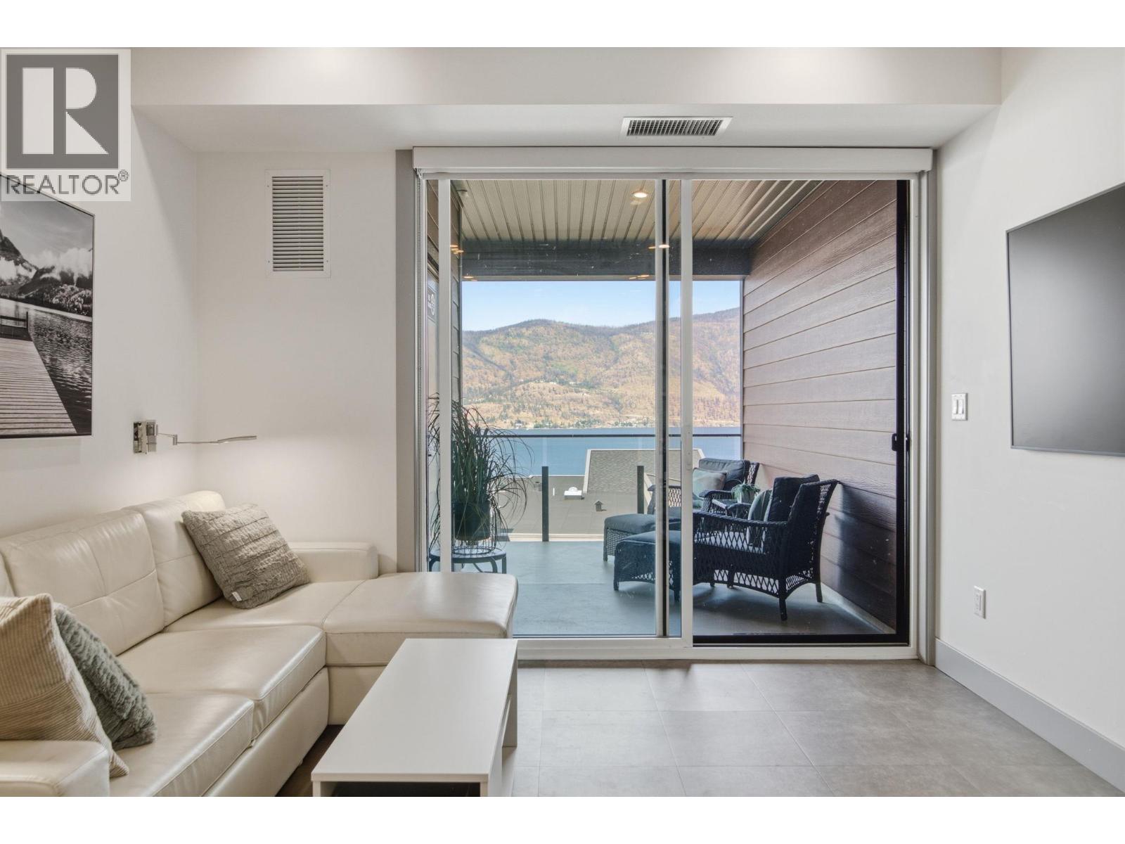 210 3475 Granite Close, Kelowna