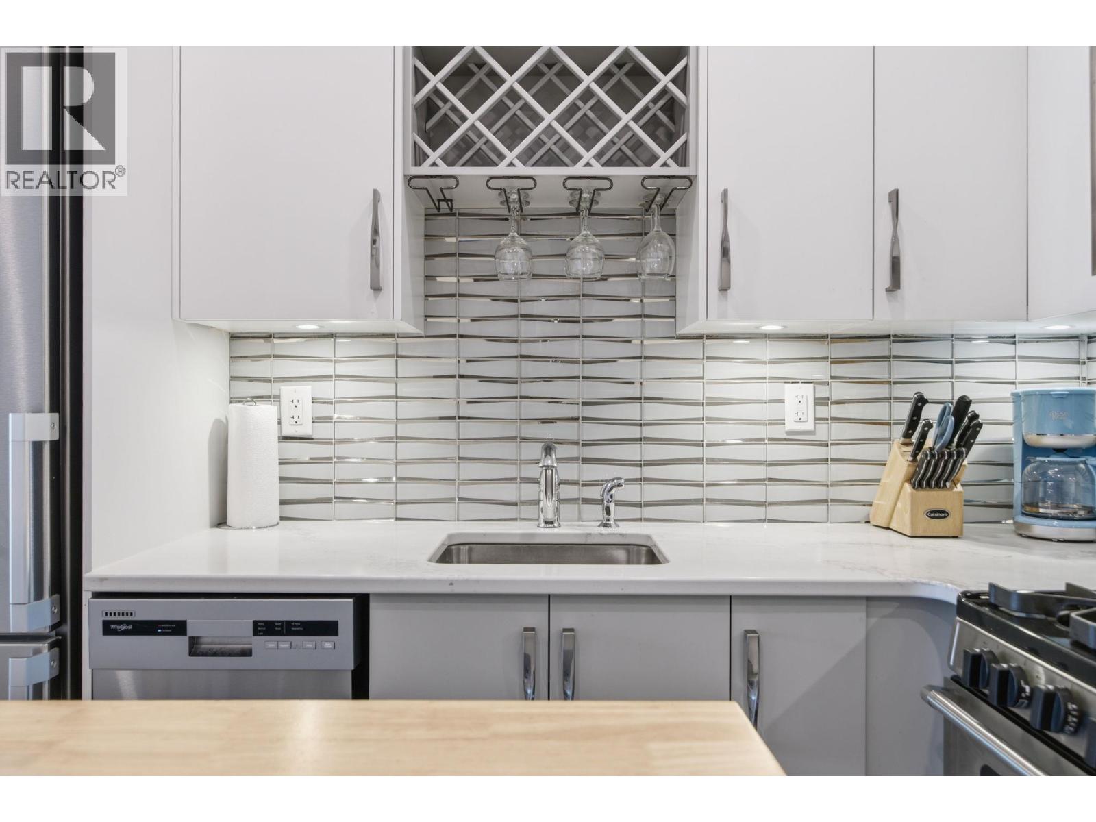 210 3475 Granite Close, Kelowna