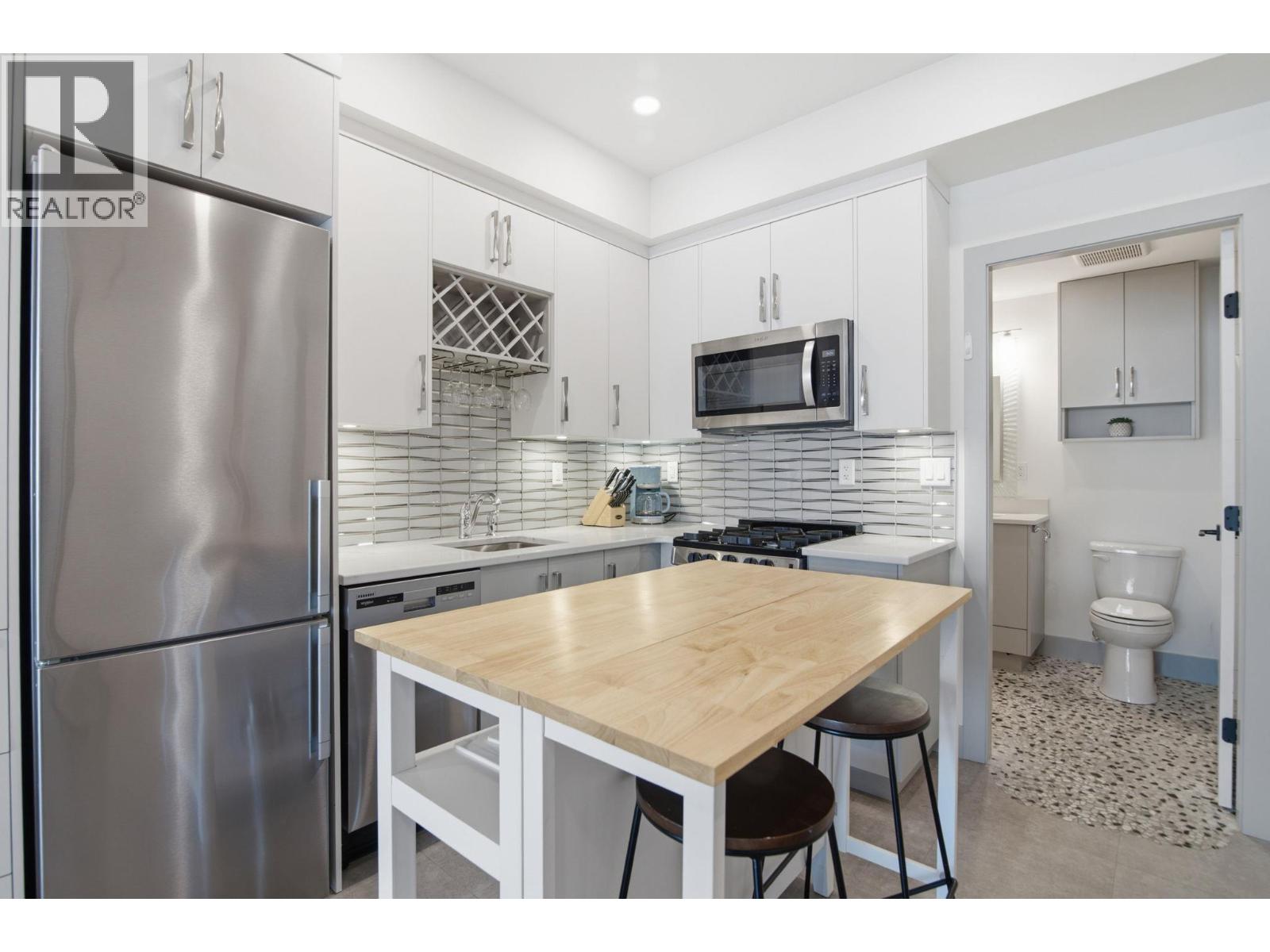 210 3475 Granite Close, Kelowna