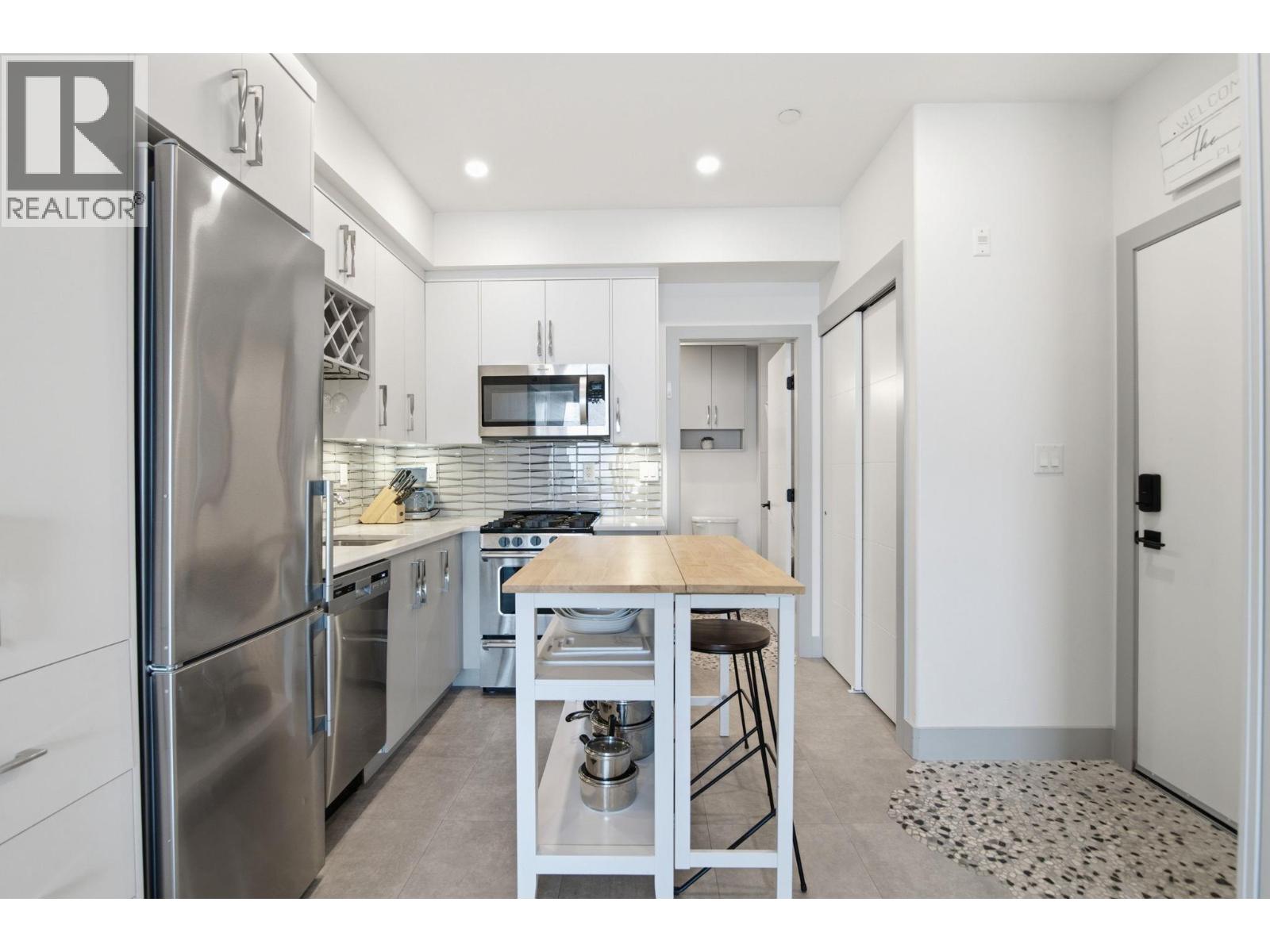 210 3475 Granite Close, Kelowna