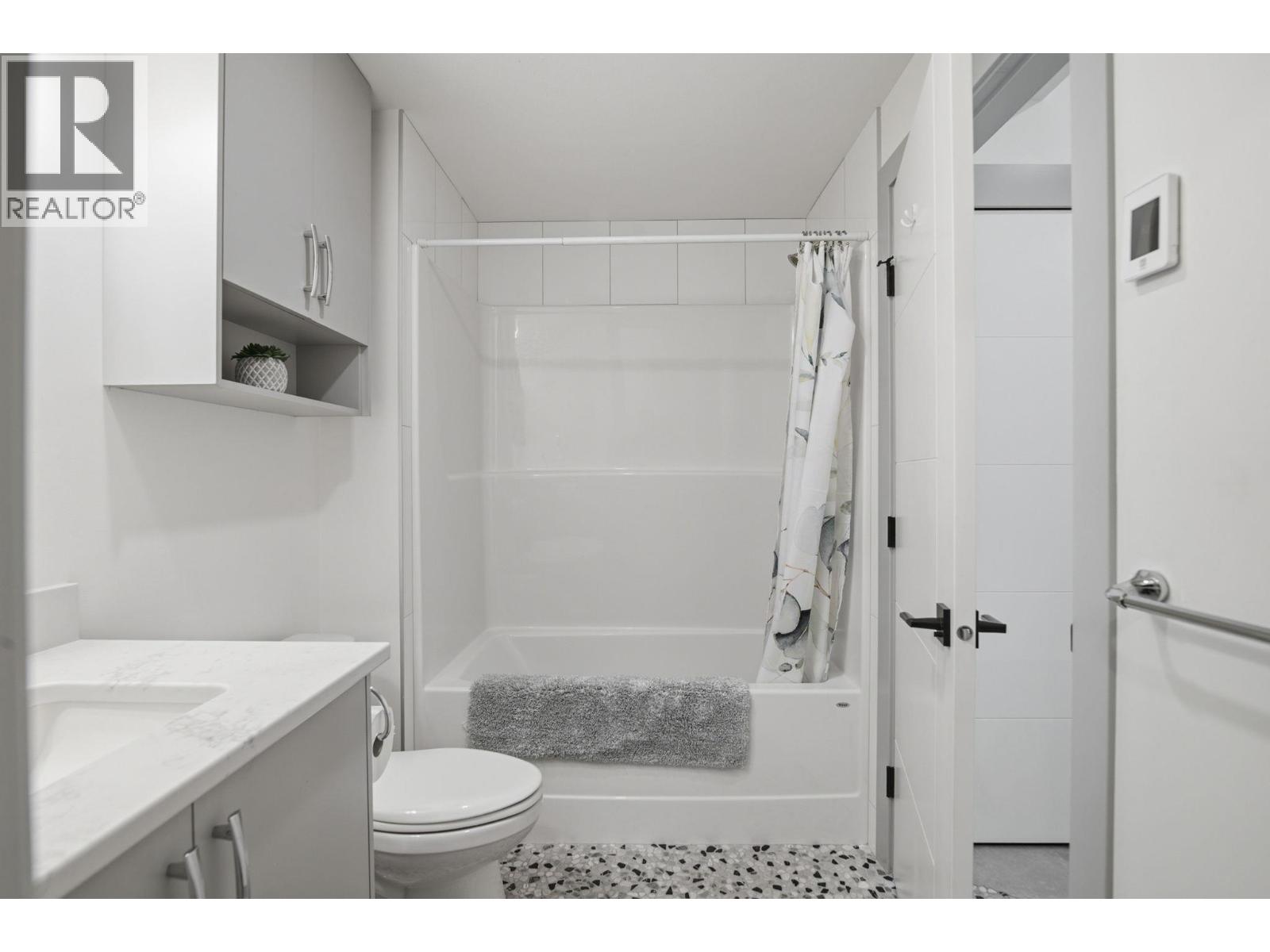 210 3475 Granite Close, Kelowna