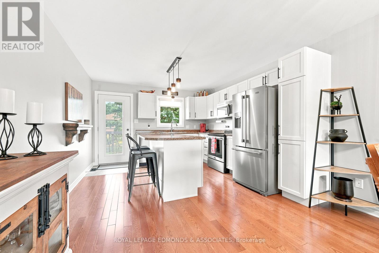 375 PATRICIA AVENUE - 11