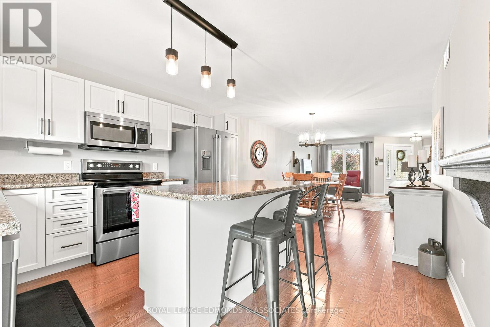 375 PATRICIA AVENUE - 16