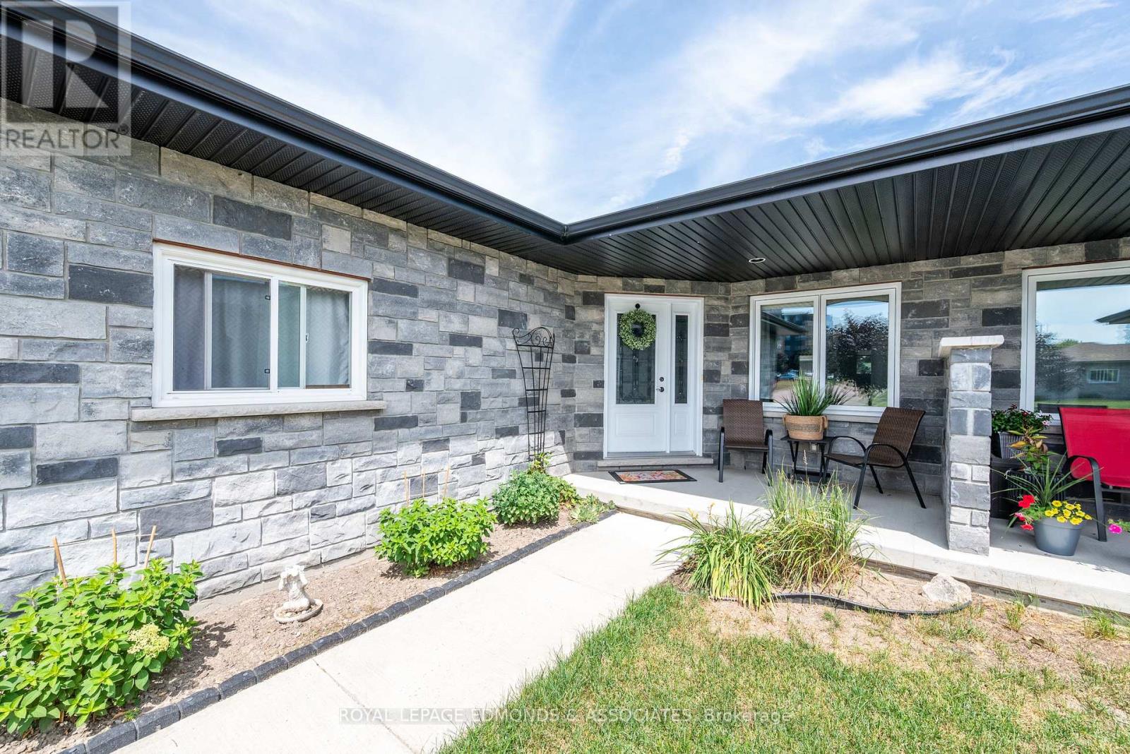 375 PATRICIA AVENUE - 4