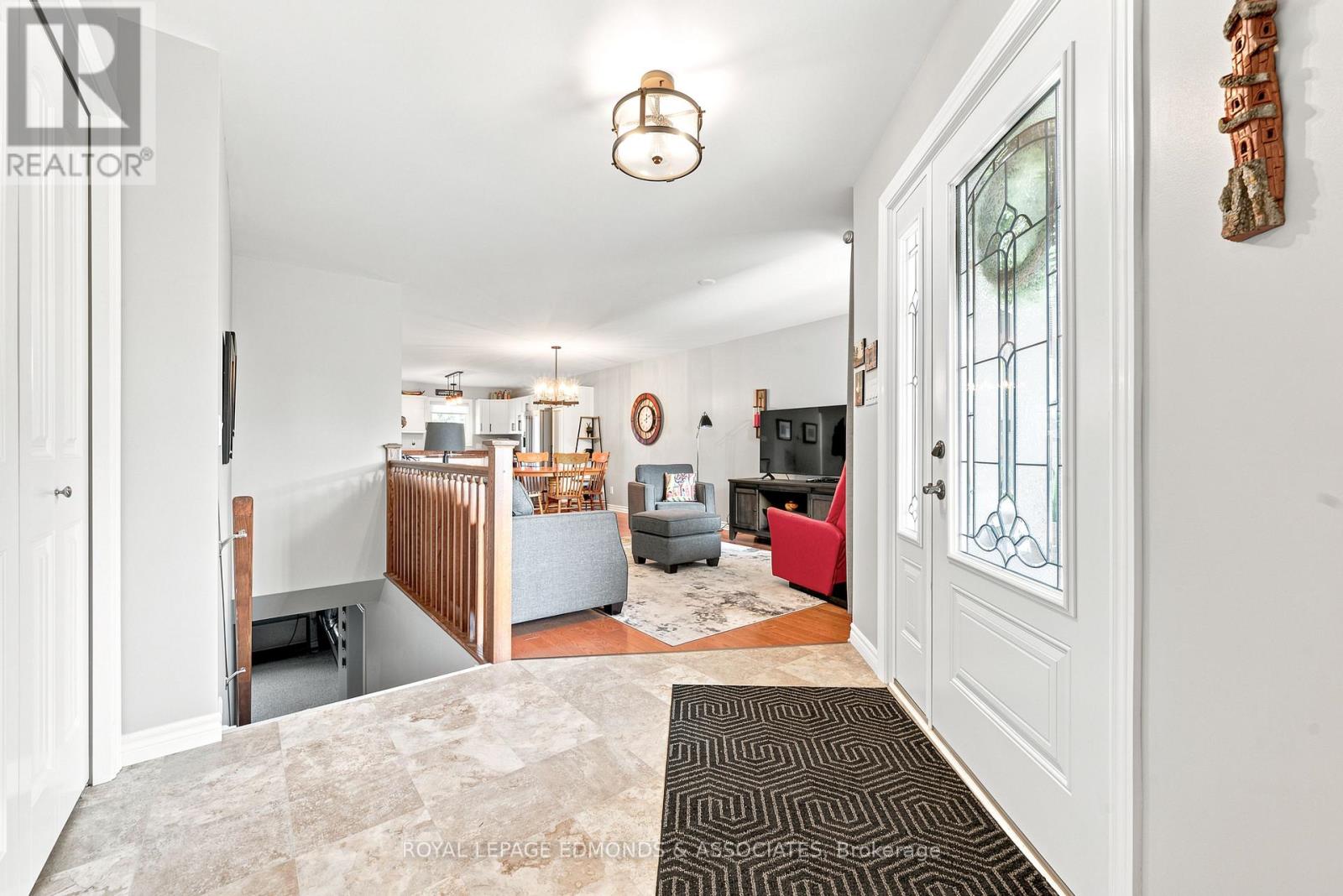375 PATRICIA AVENUE - 6