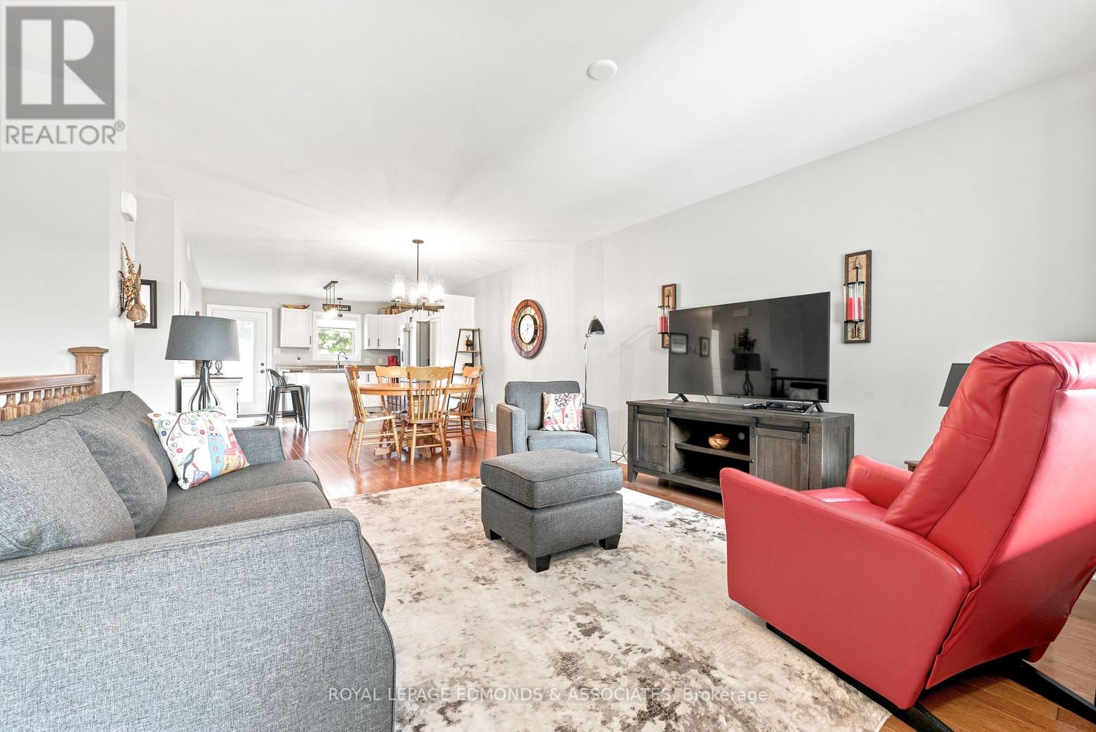 375 PATRICIA AVENUE - 8