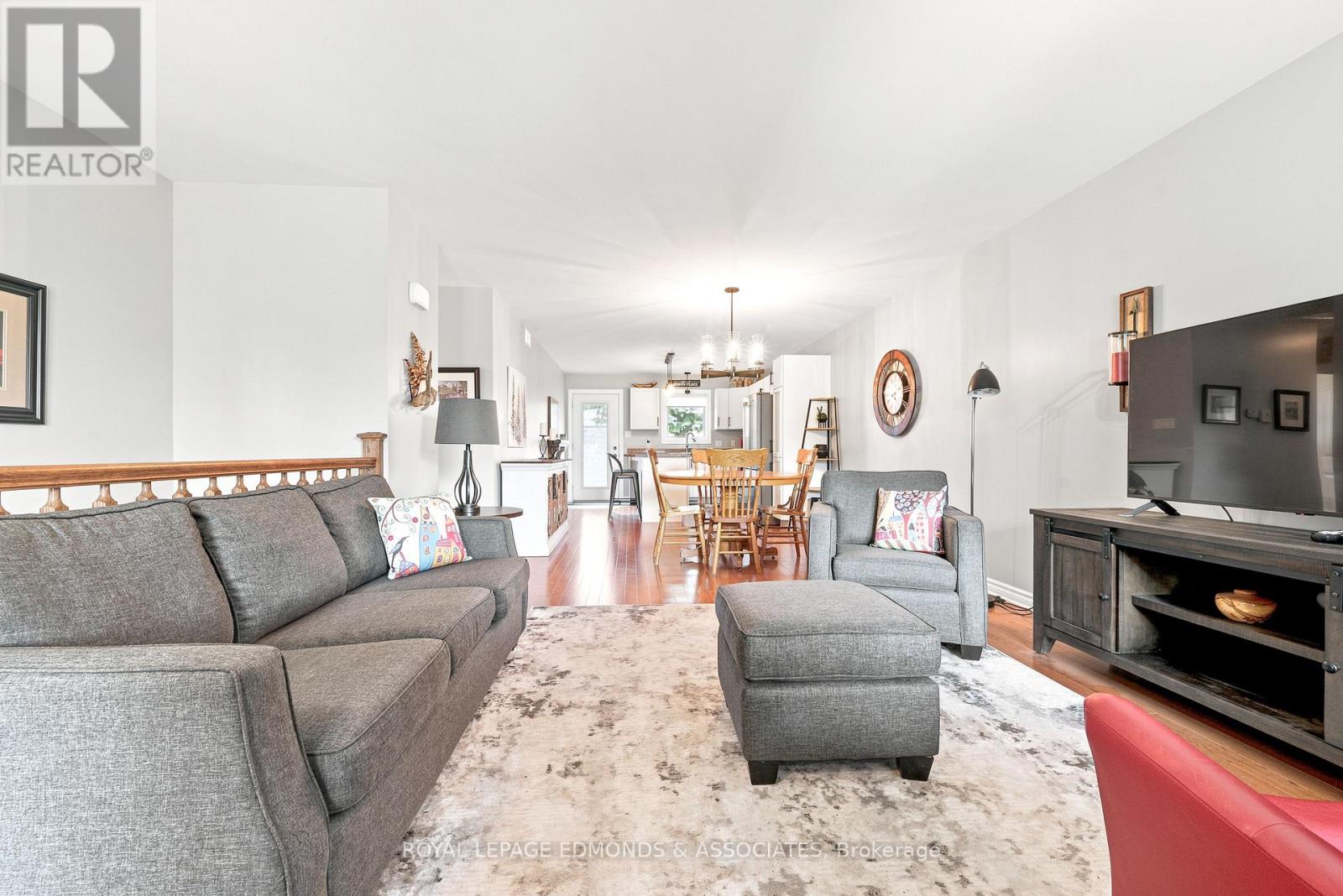 375 PATRICIA AVENUE - 9