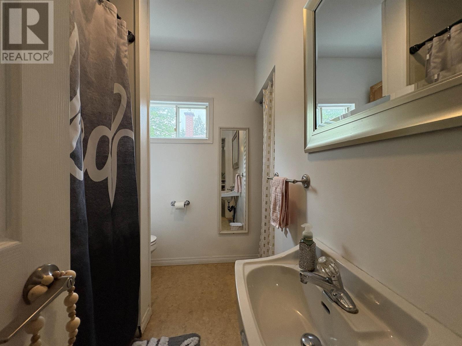 905 Portage AVE N - 14