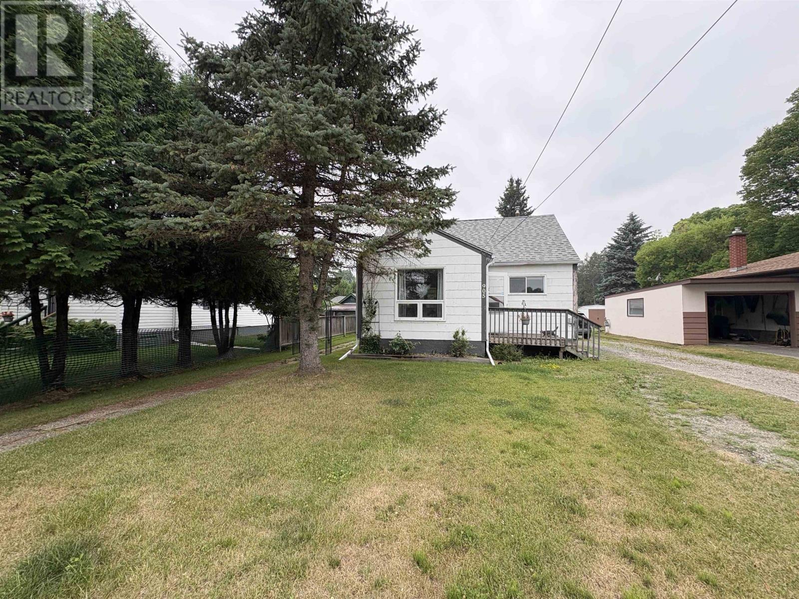 905 Portage AVE N - 2