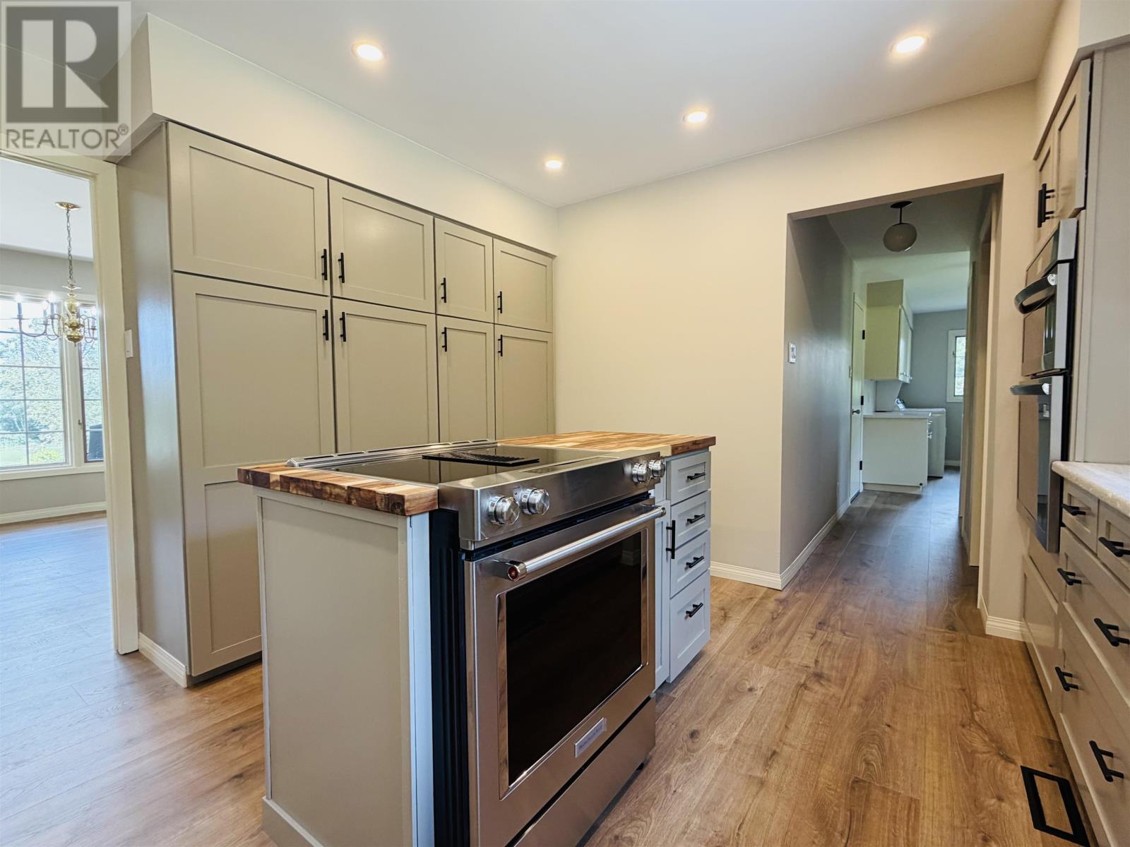 253 Riverview DR - 11