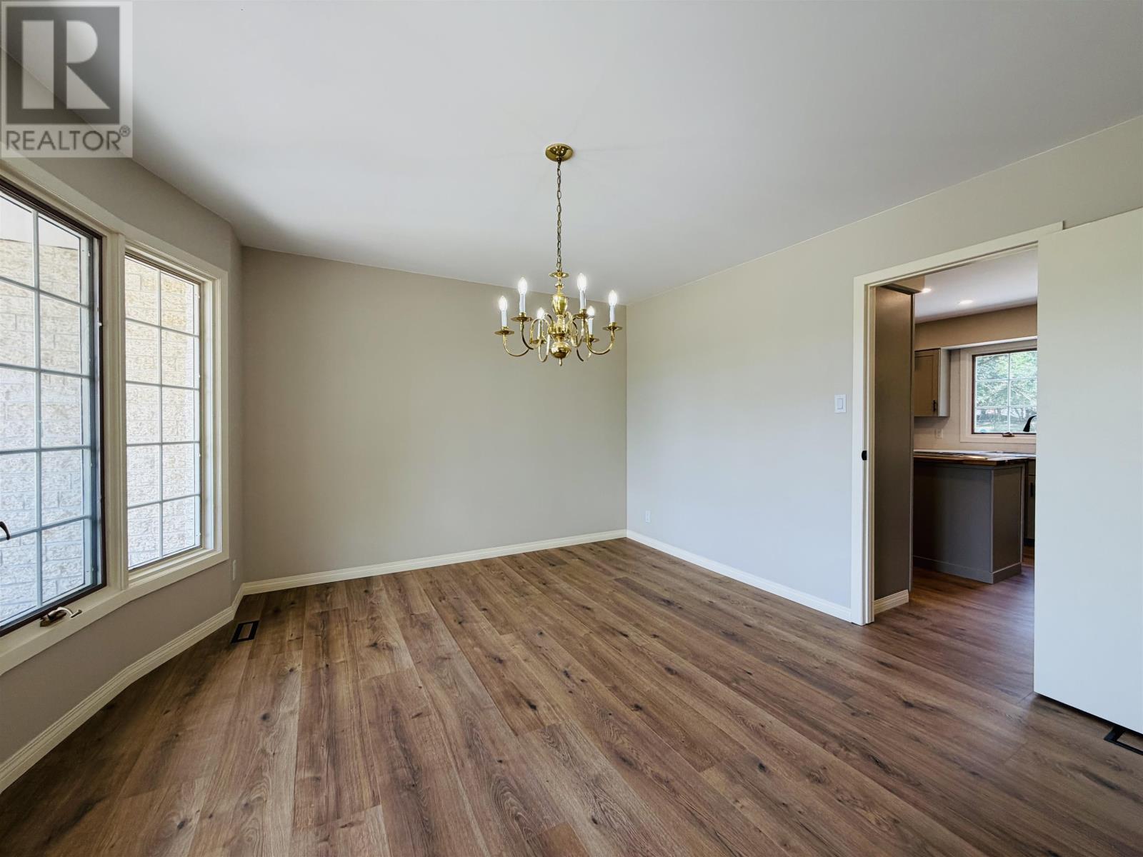 253 Riverview DR - 17