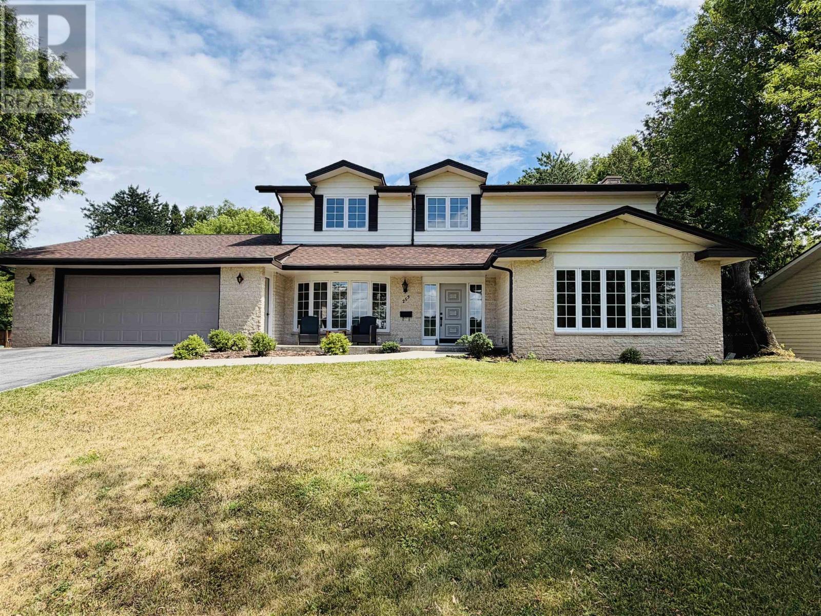 253 Riverview DR - 2