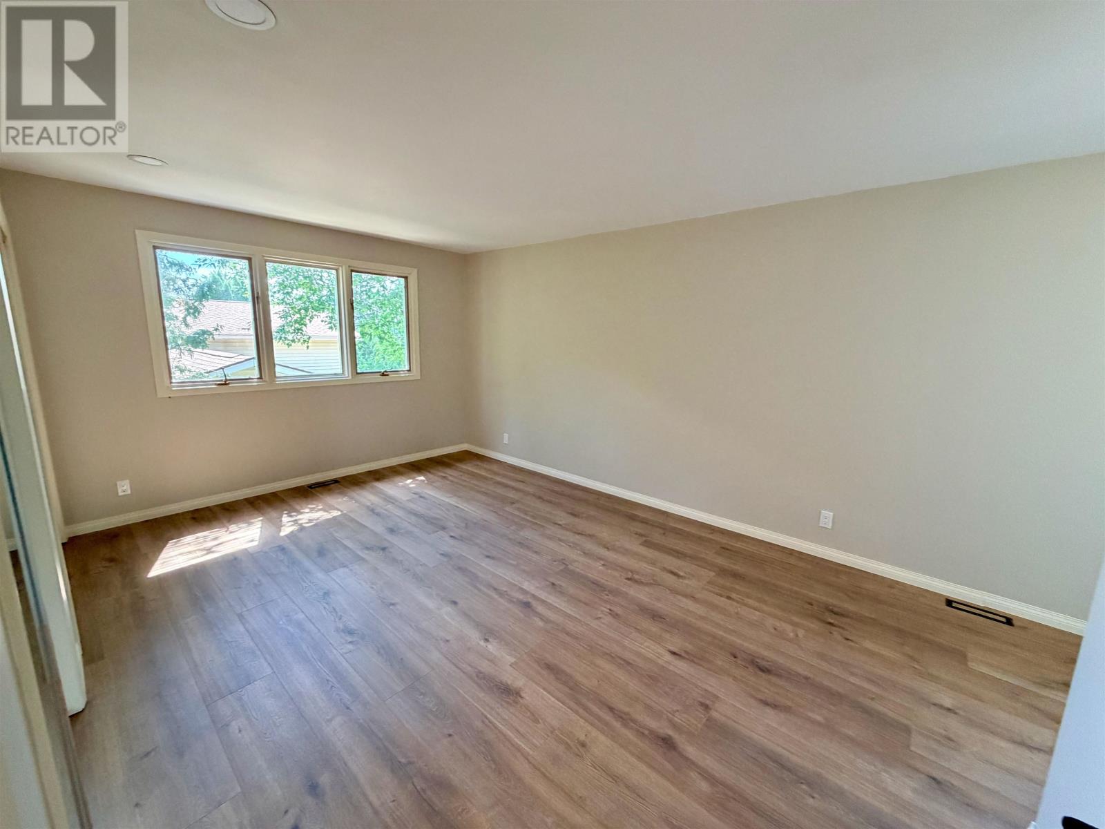 253 Riverview DR - 22
