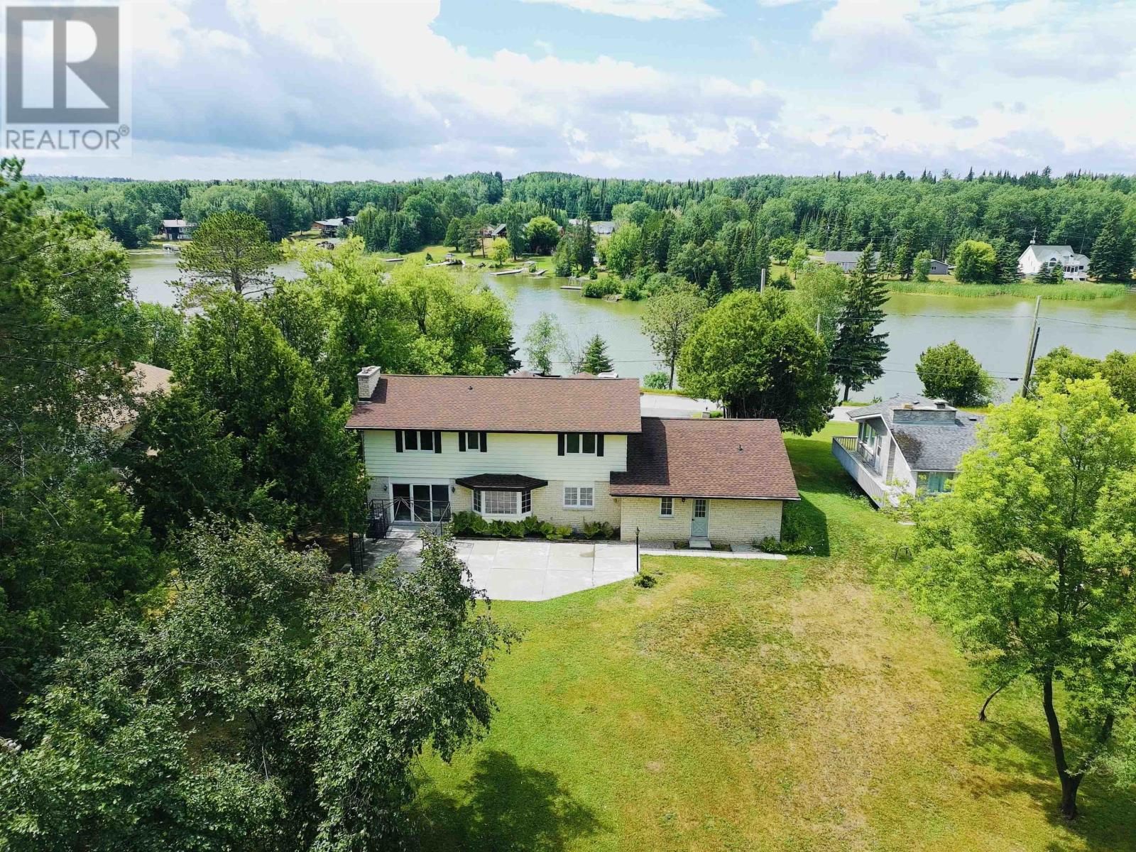 253 Riverview DR - 3