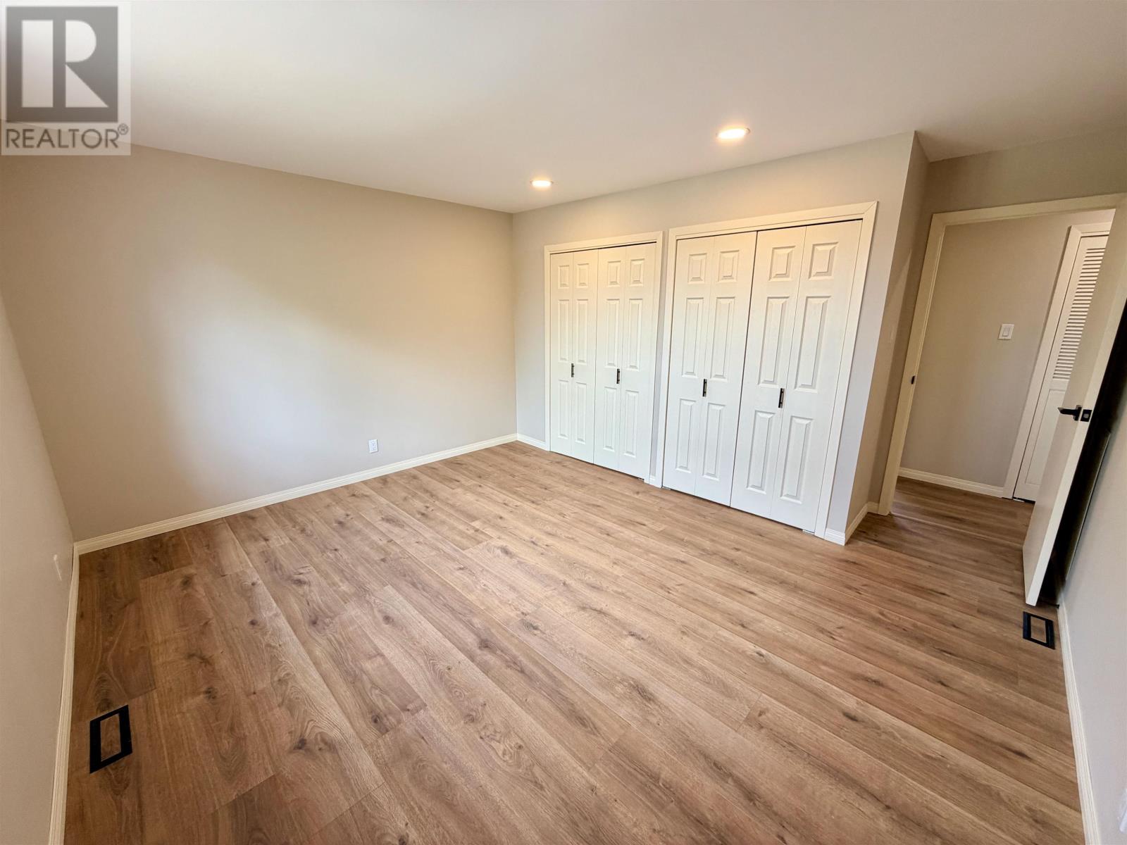 253 Riverview DR - 30