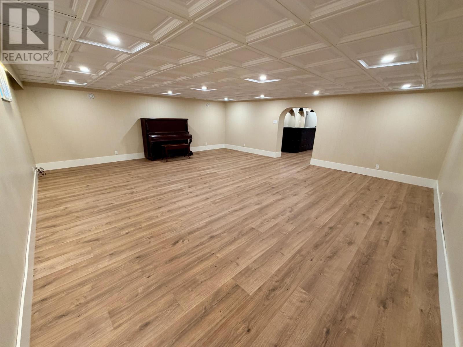 253 Riverview DR - 33