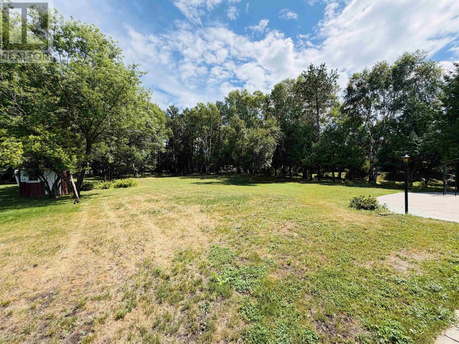 253 Riverview DR - 7