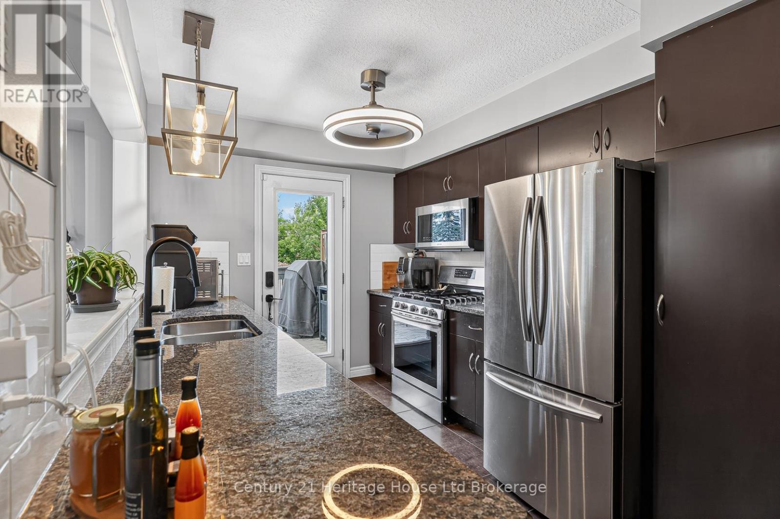 1180 CAEN AVENUE - 10