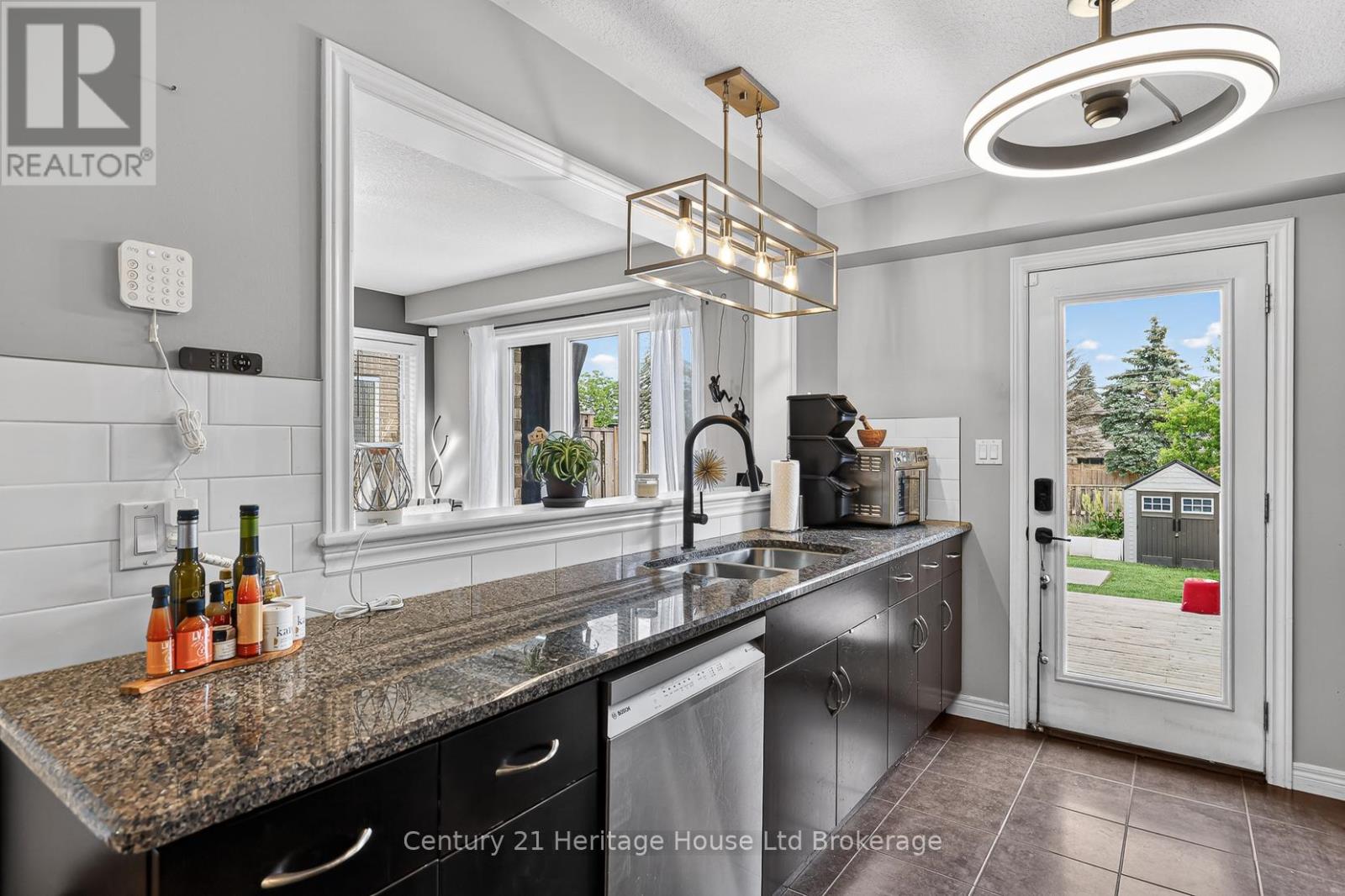1180 CAEN AVENUE - 11