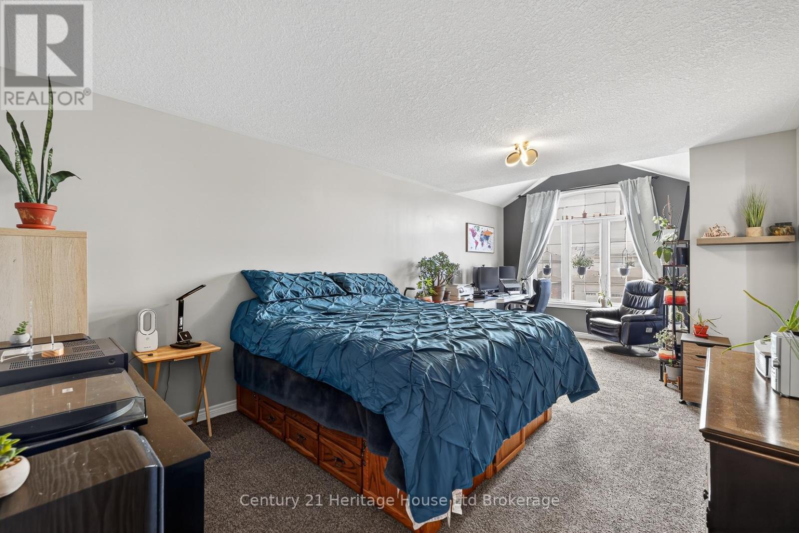 1180 CAEN AVENUE - 13