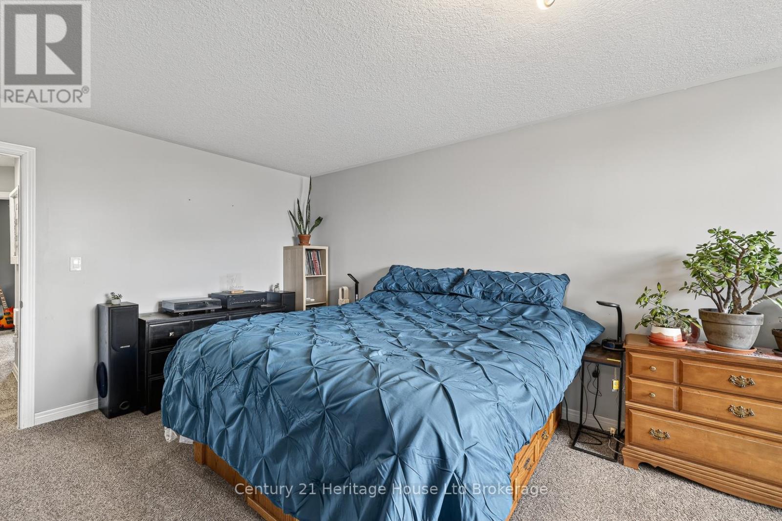 1180 CAEN AVENUE - 15