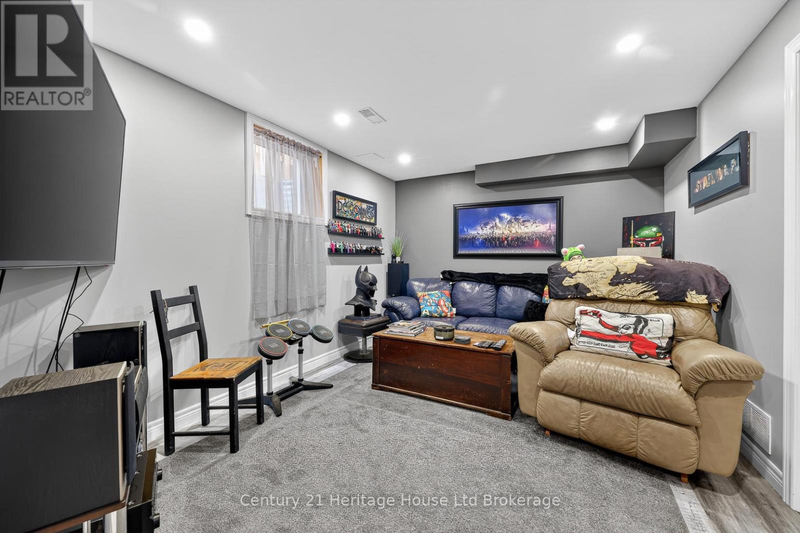 1180 CAEN AVENUE - 28