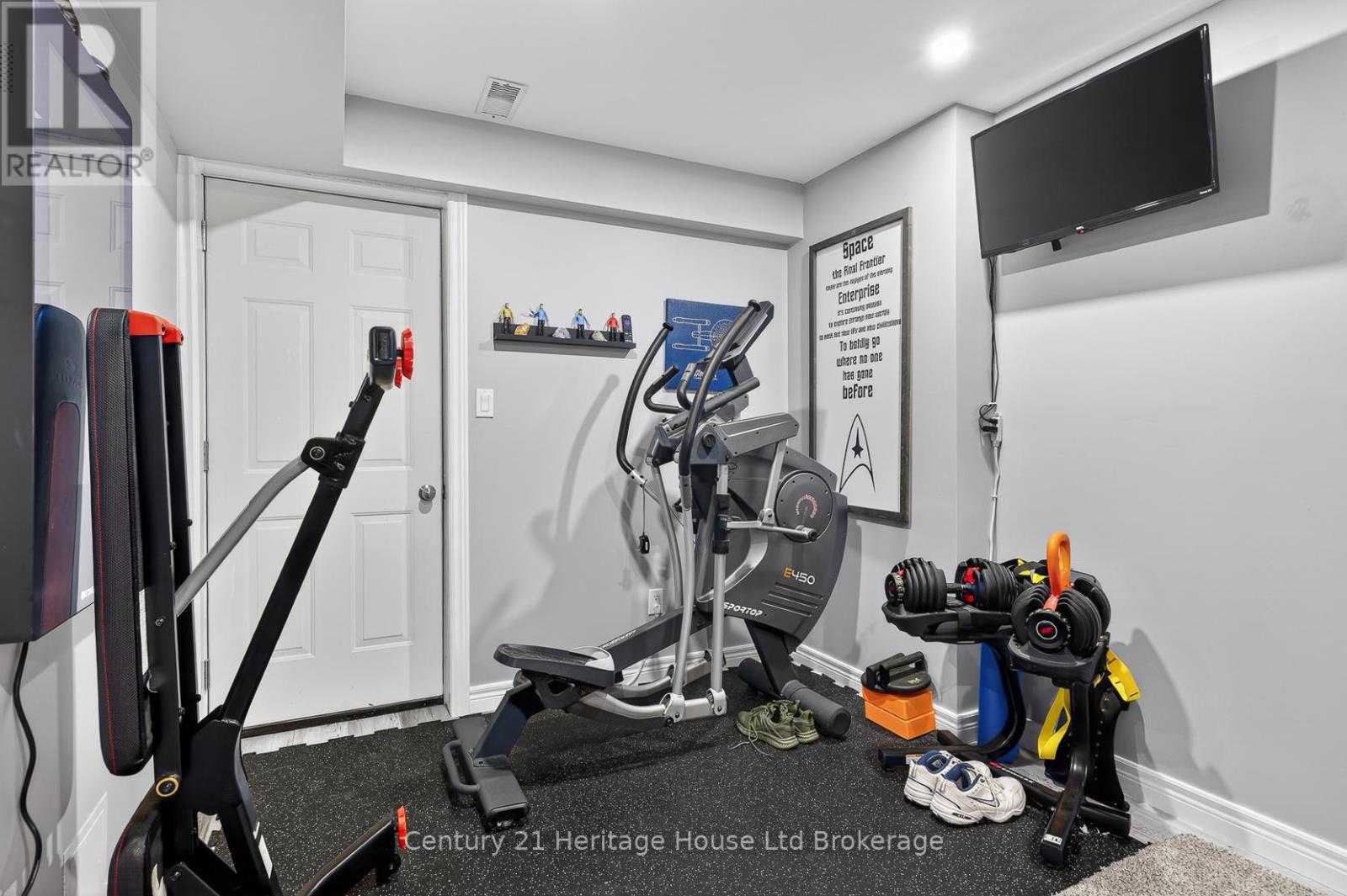 1180 CAEN AVENUE - 31