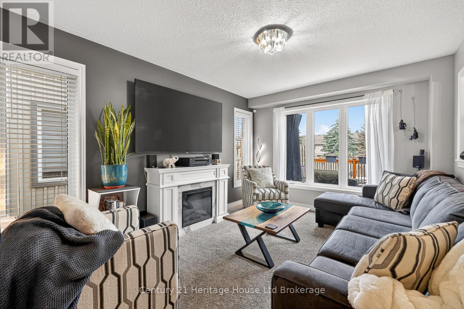 1180 CAEN AVENUE - 4