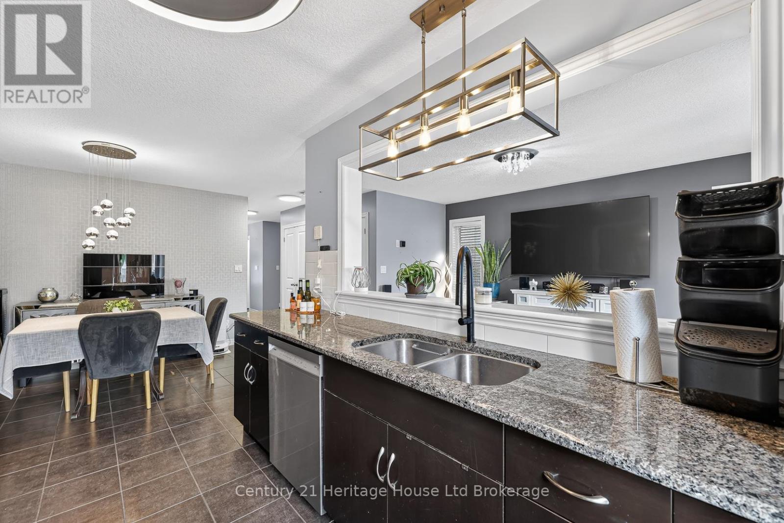 1180 CAEN AVENUE - 6
