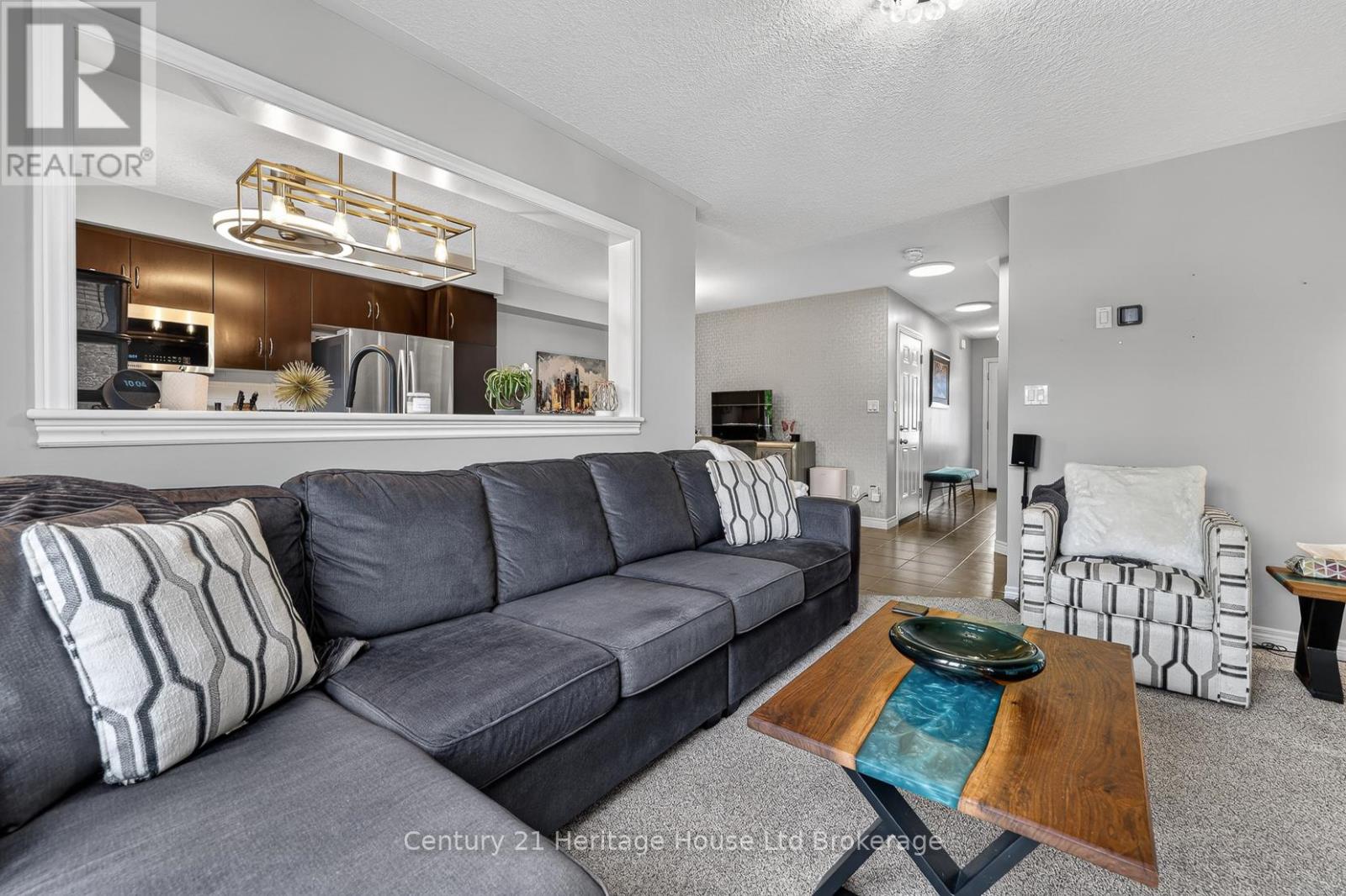 1180 CAEN AVENUE - 7