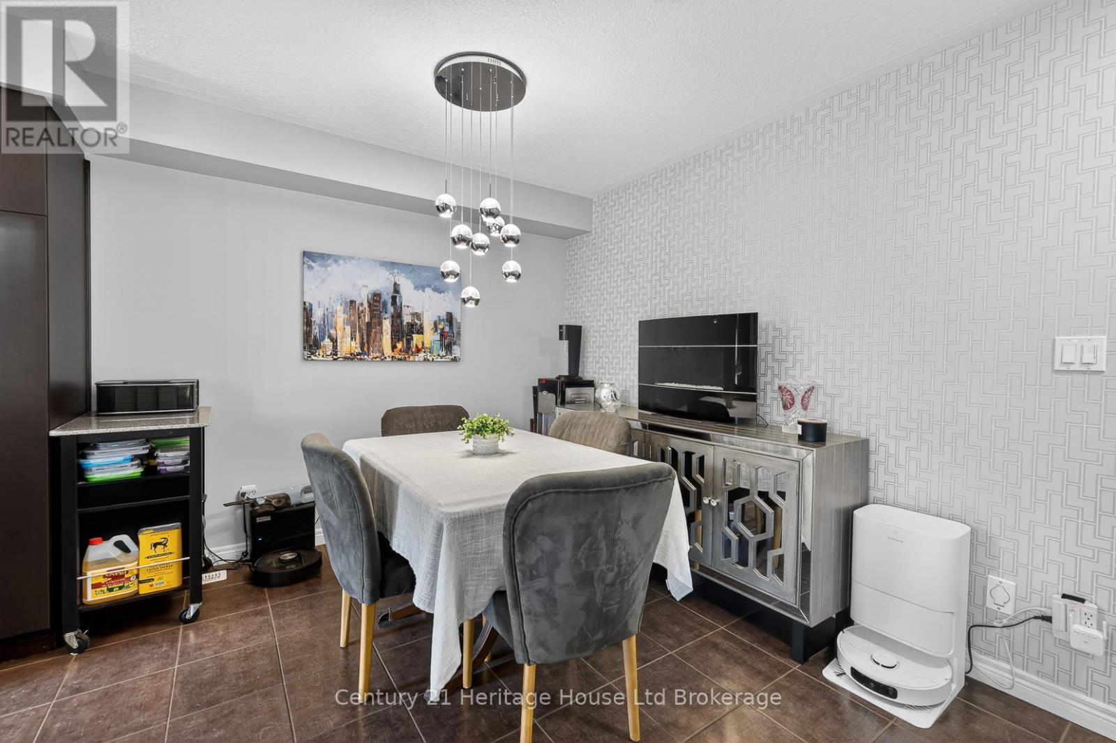 1180 CAEN AVENUE - 8