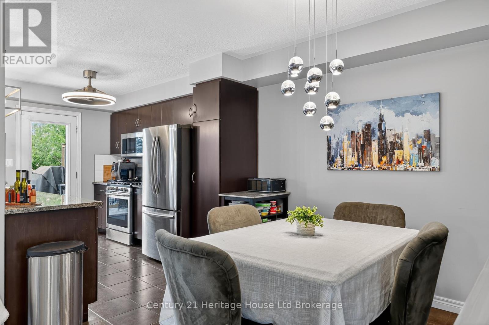 1180 CAEN AVENUE - 9