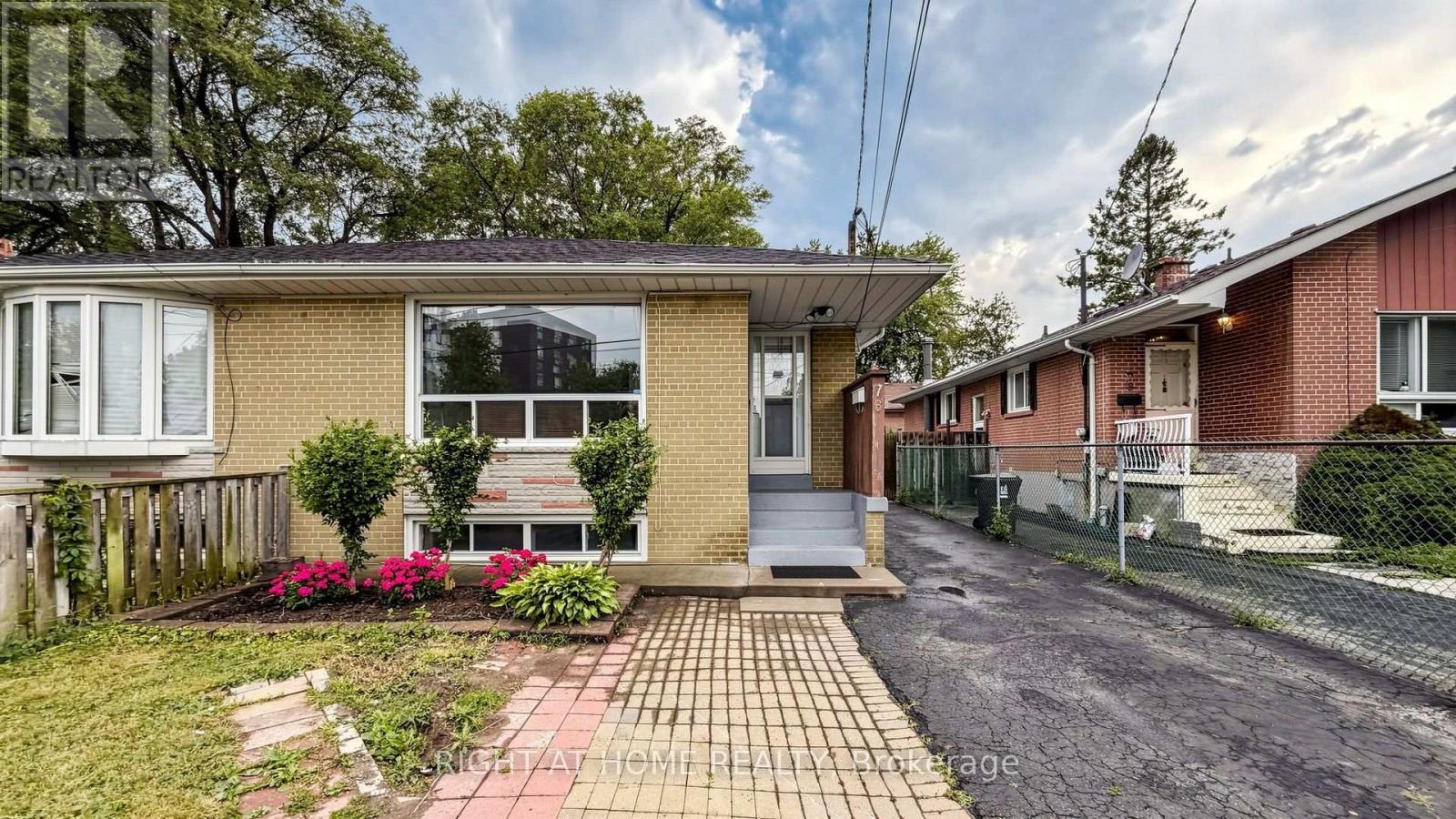 76 FENSIDE DRIVE - 1