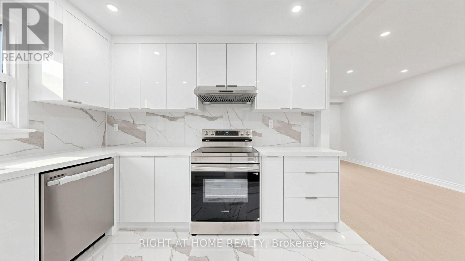 76 FENSIDE DRIVE - 11