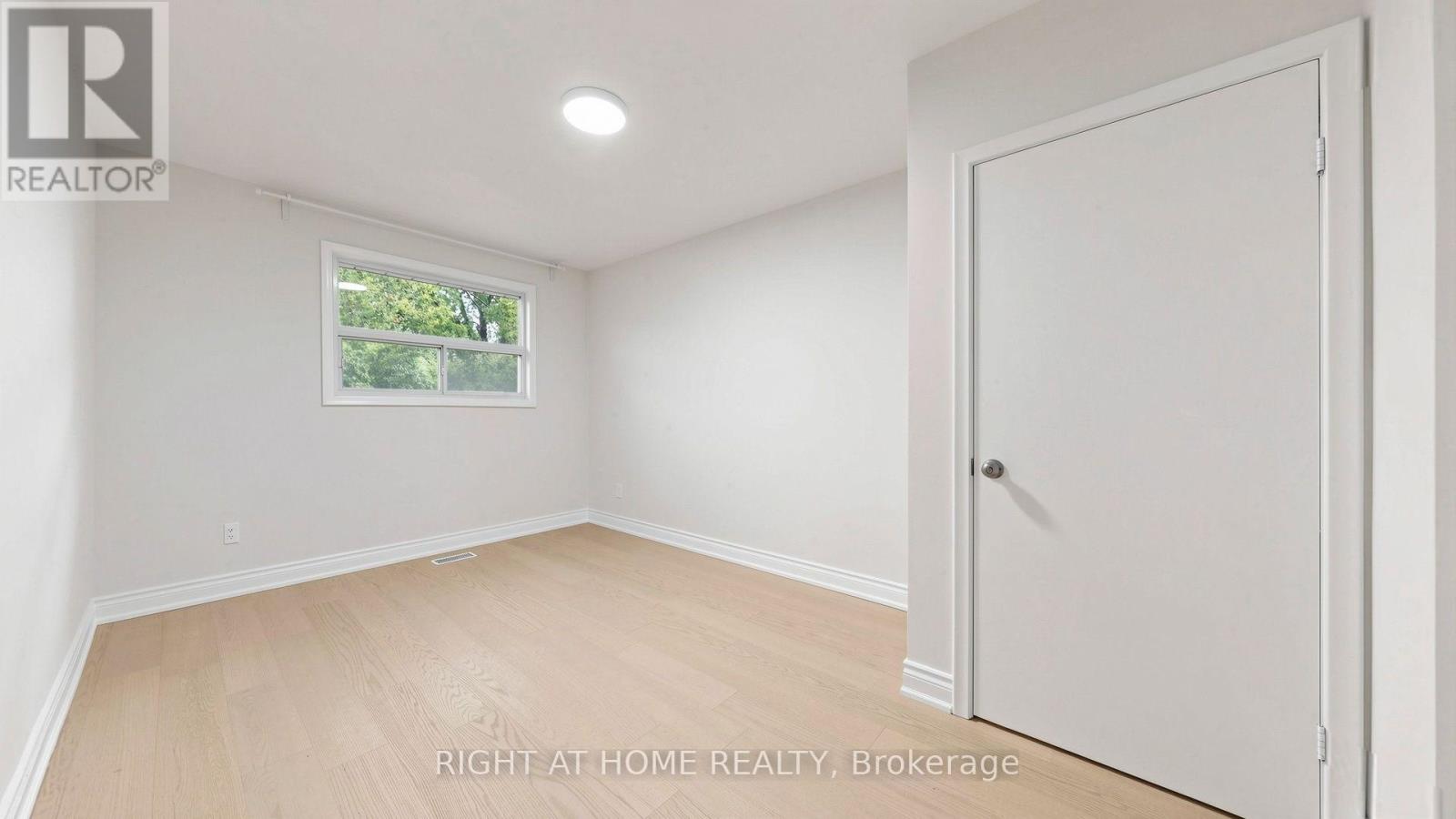 76 FENSIDE DRIVE - 13